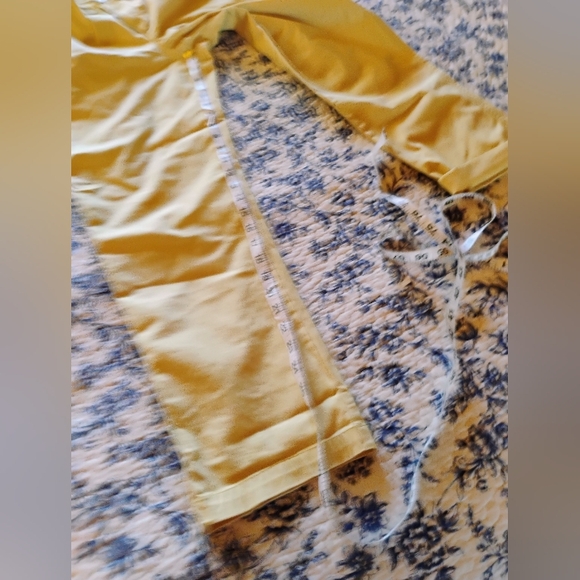 Yellow Gap girlfriend khaki pants - Picture 5 of 11